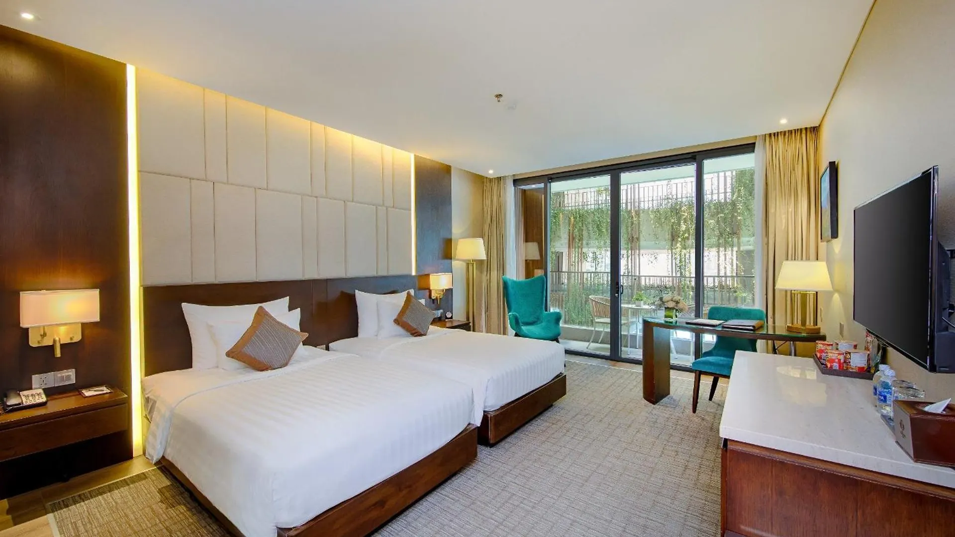 New Orient Hotel Da Nang 4*,