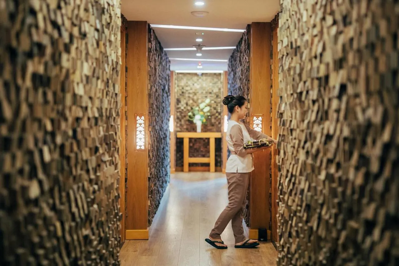 New Orient Hotel Da Nang 4*,