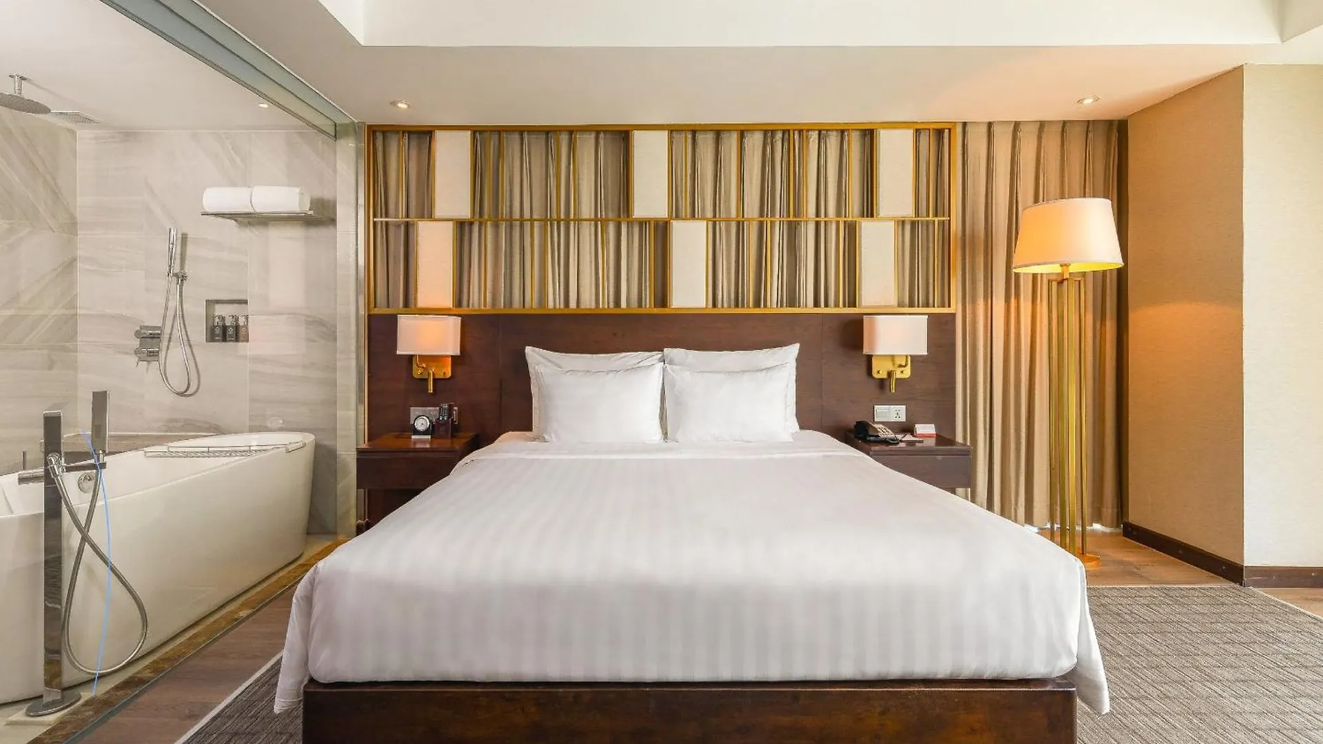 New Orient Hotel Da Nang 4*,